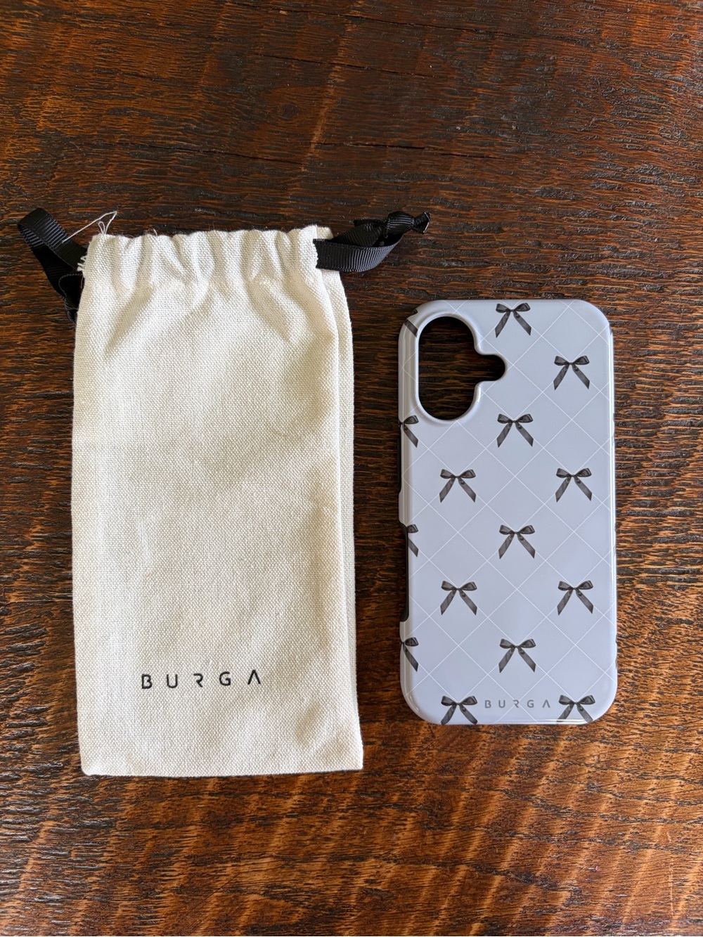 Burga Light Gray Bow Pattern Protective iPhone 16 Case